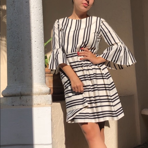 🎉 Alice + Olivia Augusta Striped Dress - Picture 2 of 8